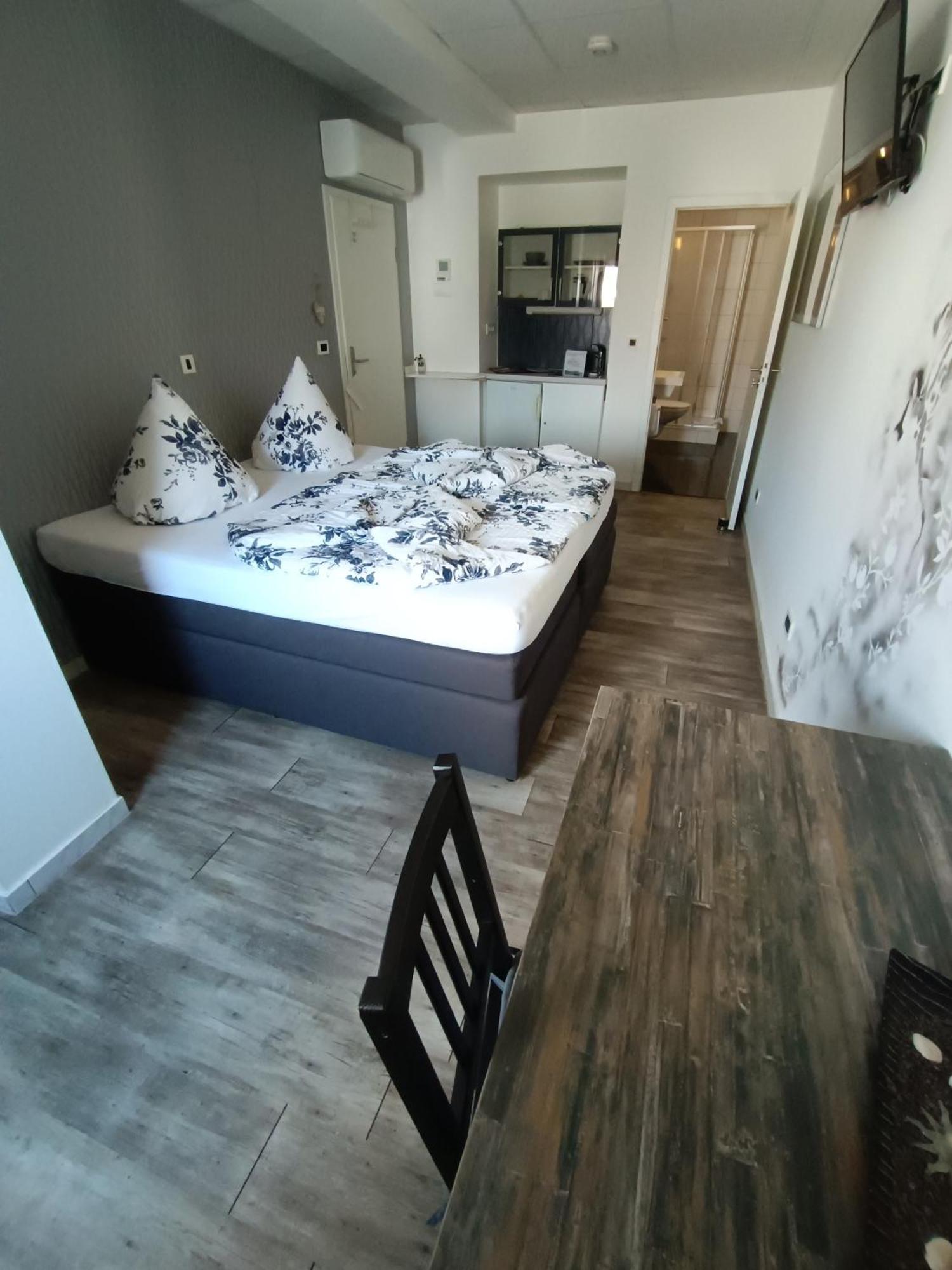 Хостел Boardinghouse Sinsheim Zentral Am Burgplatz Экстерьер фото