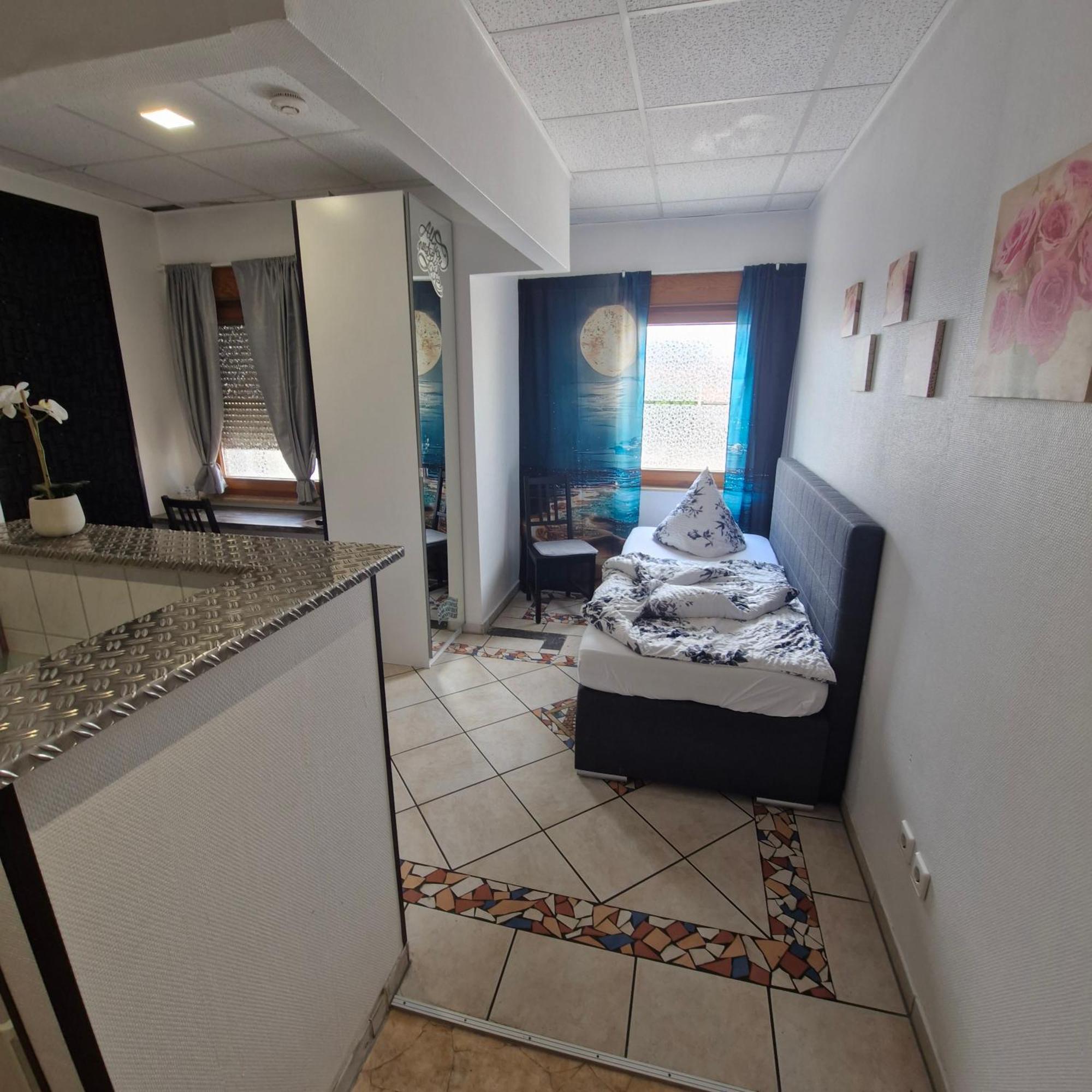 Хостел Boardinghouse Sinsheim Zentral Am Burgplatz Экстерьер фото