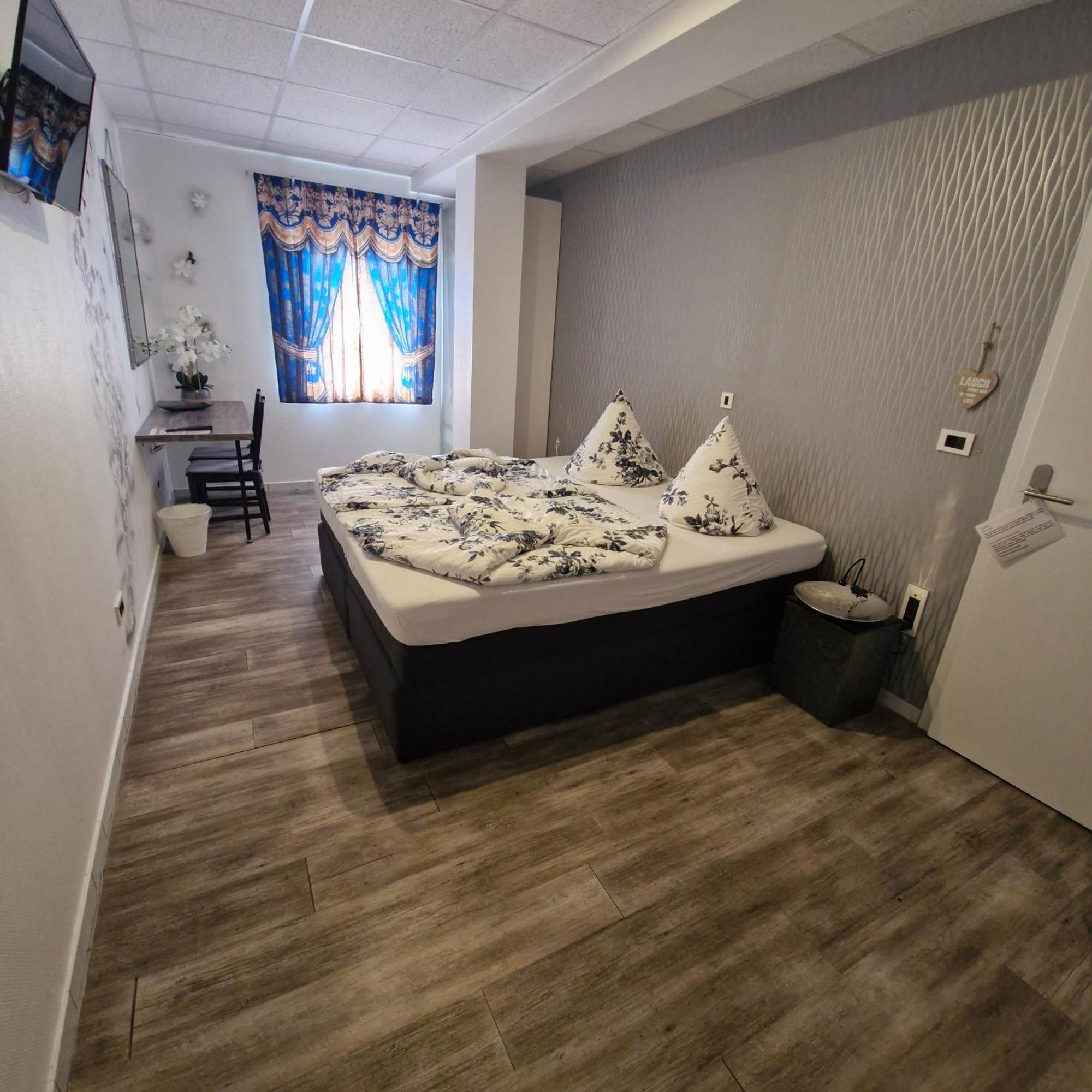Хостел Boardinghouse Sinsheim Zentral Am Burgplatz Экстерьер фото